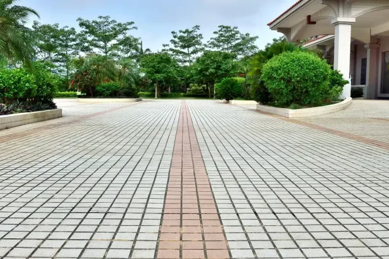 ปูกระเบื้องหน้าบ้านแบบไหนดี ให้สวยงามและน่าอยู่