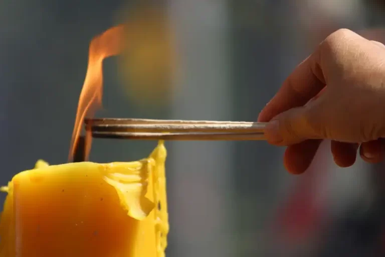 จุดธูปขอขมาเจ้าที่กี่ดอก วิธีไหว้เสริมสิริมงคลถูกต้อง