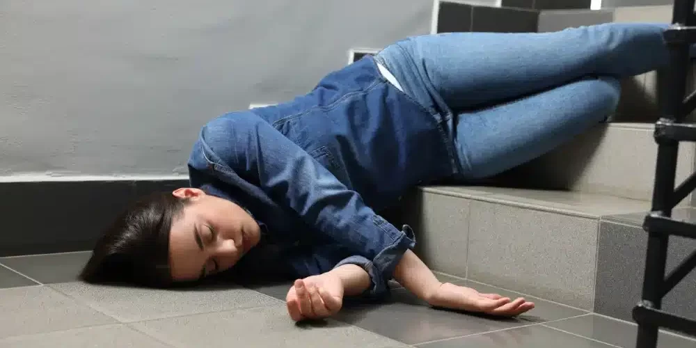 ลื่นตกบันได อุบัติเหตุภายในบ้านที่ไม่ควรมองข้าม