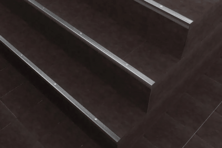 จมูกบันได SNAPR Alusite